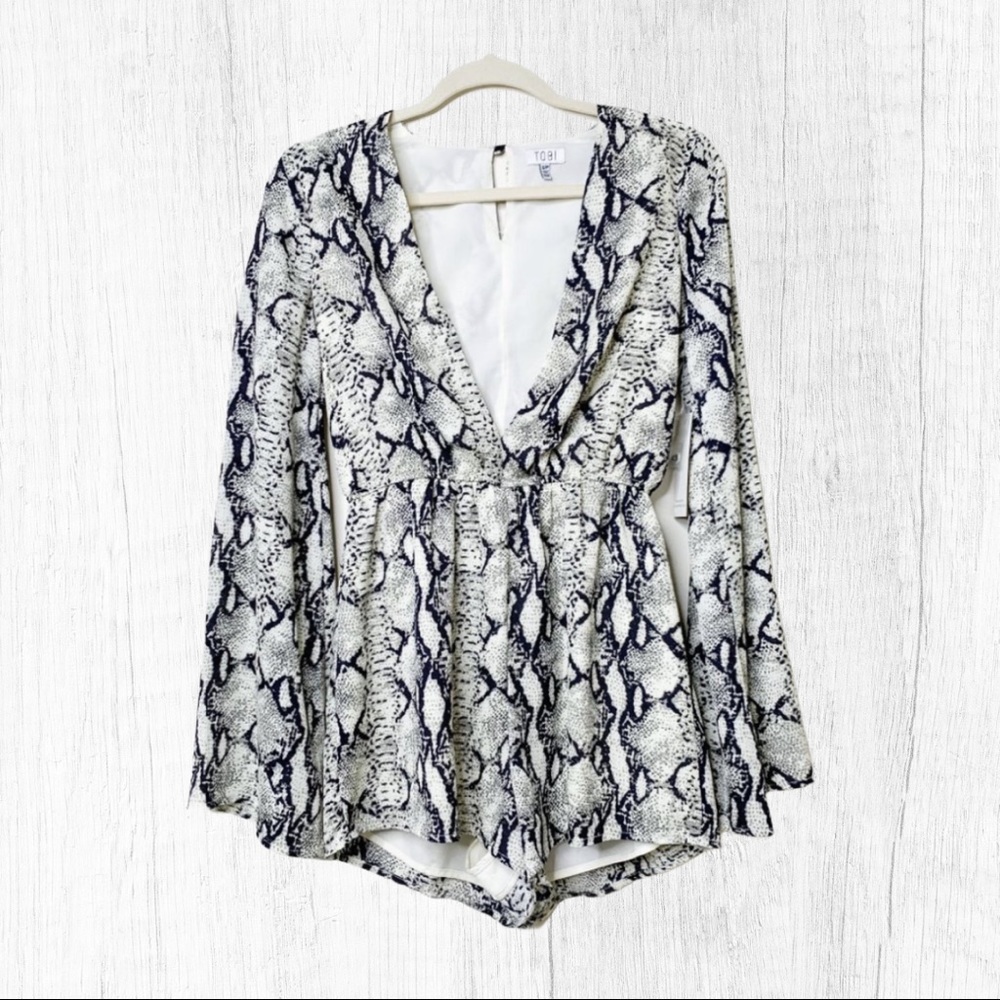 TOBI Andrea bell sleeve romper